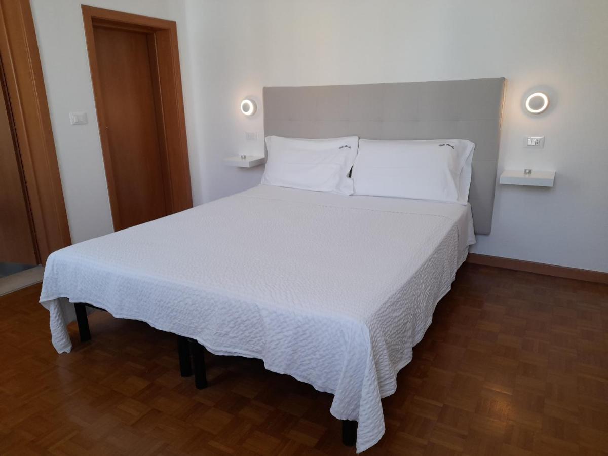 Camera Matrimoniale/Doppia con Letti Singoli con Bagno